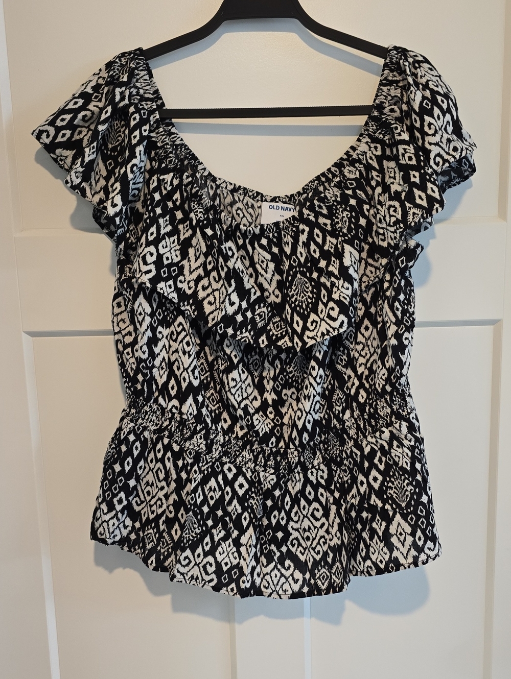 Old Navy Black & White Printed Ruffle Peplum Blouse